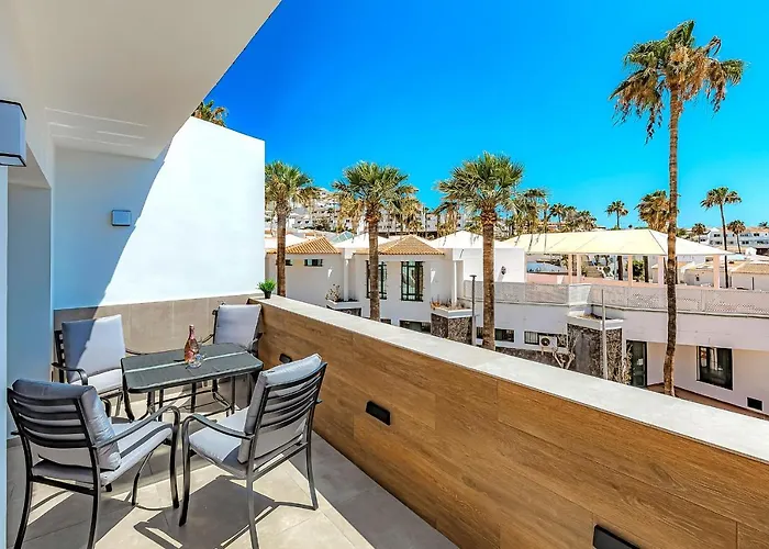 Apart Luxury Apartment In Island Village.